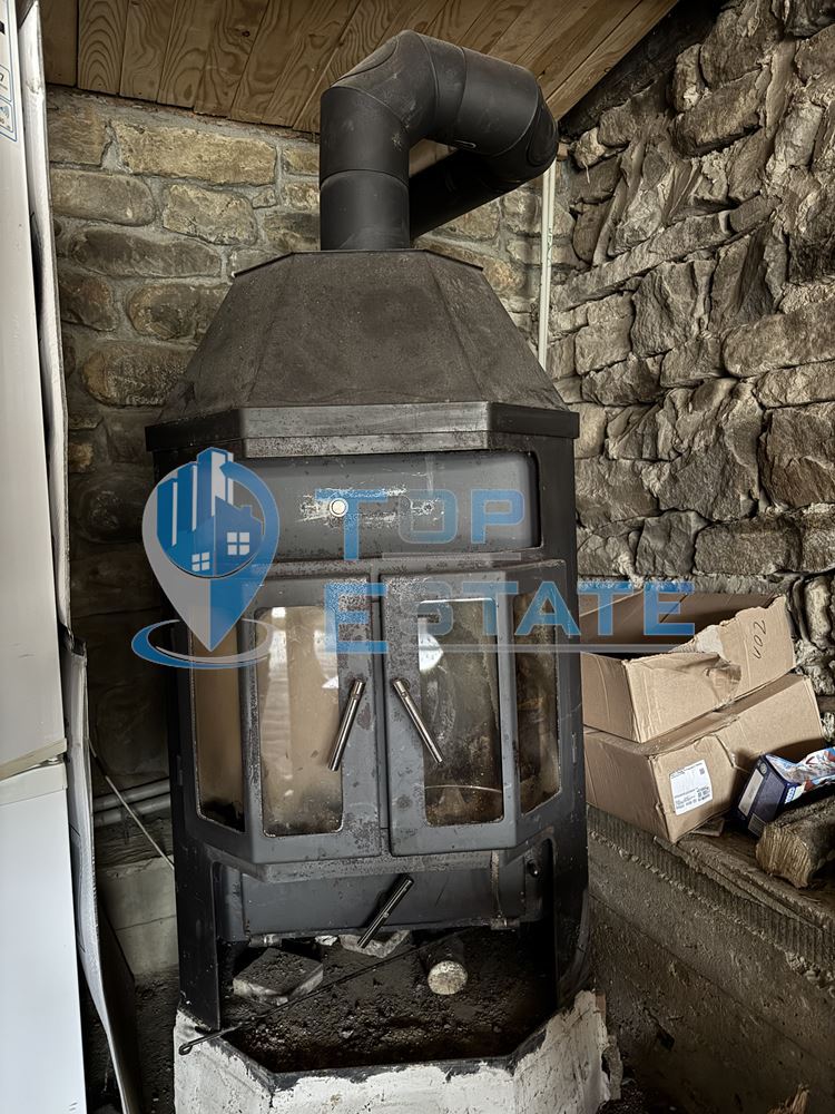 Двуетажна къща с панорамна гледка в гр. Елена, област Велико Търново - 0