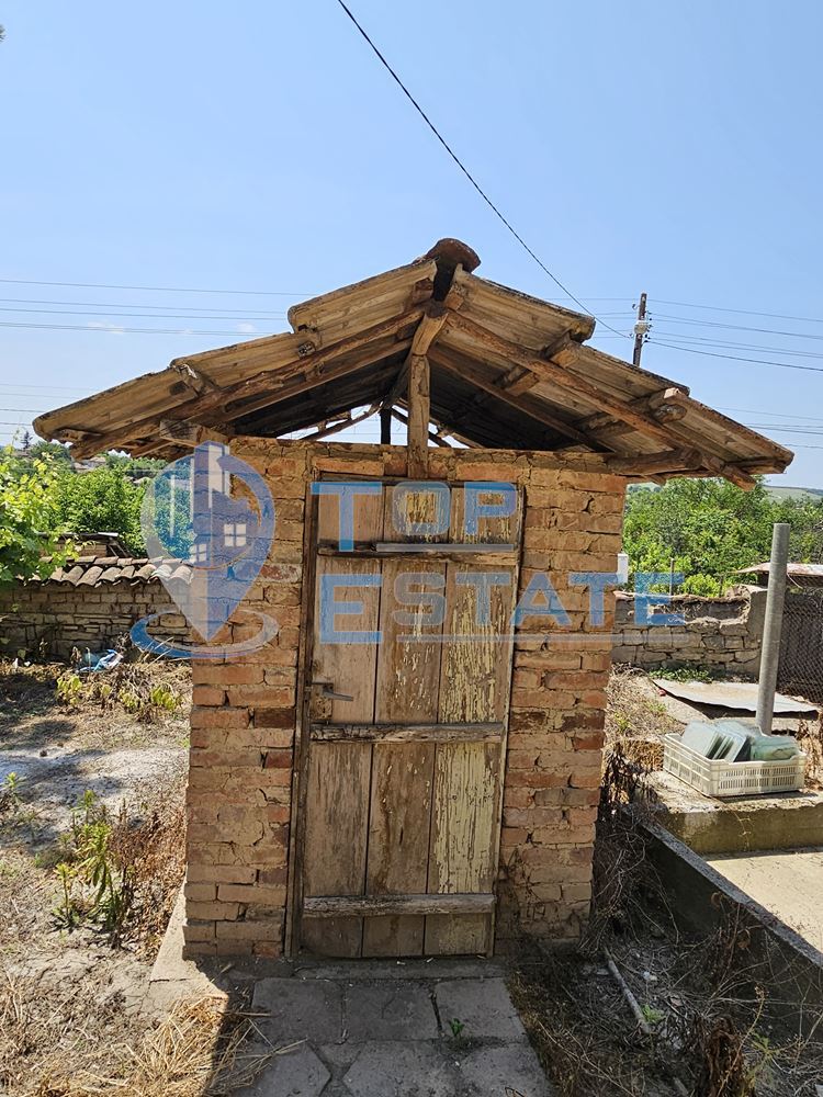 Здрава тухлена къща с три спални в село Копривец, област Русе - 0