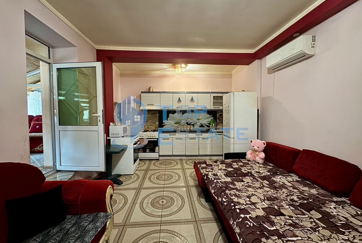 Двуетажна тухлена къща с кладенец и допълнителни постройки в село Недан, област Велико Търново - 0