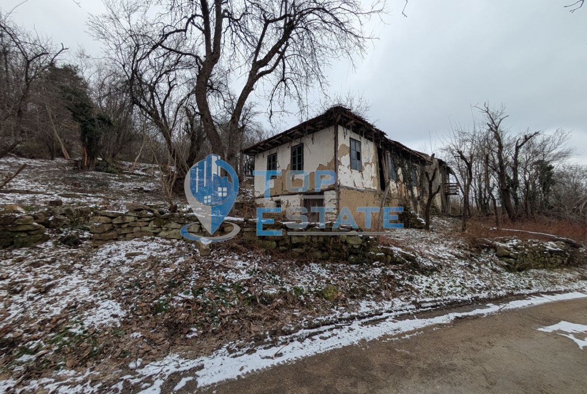 Парцел със стара къща в близост до град Трявна - 0