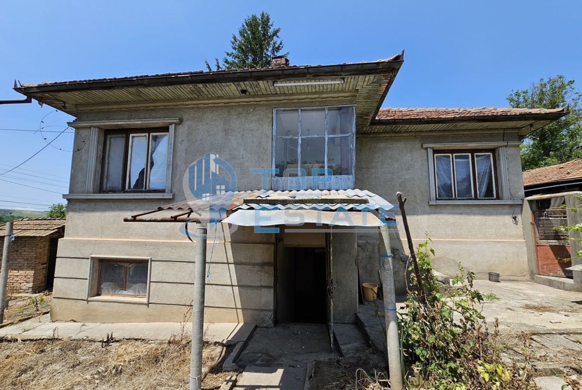 Здрава тухлена къща с три спални в село Копривец, област Русе - 0