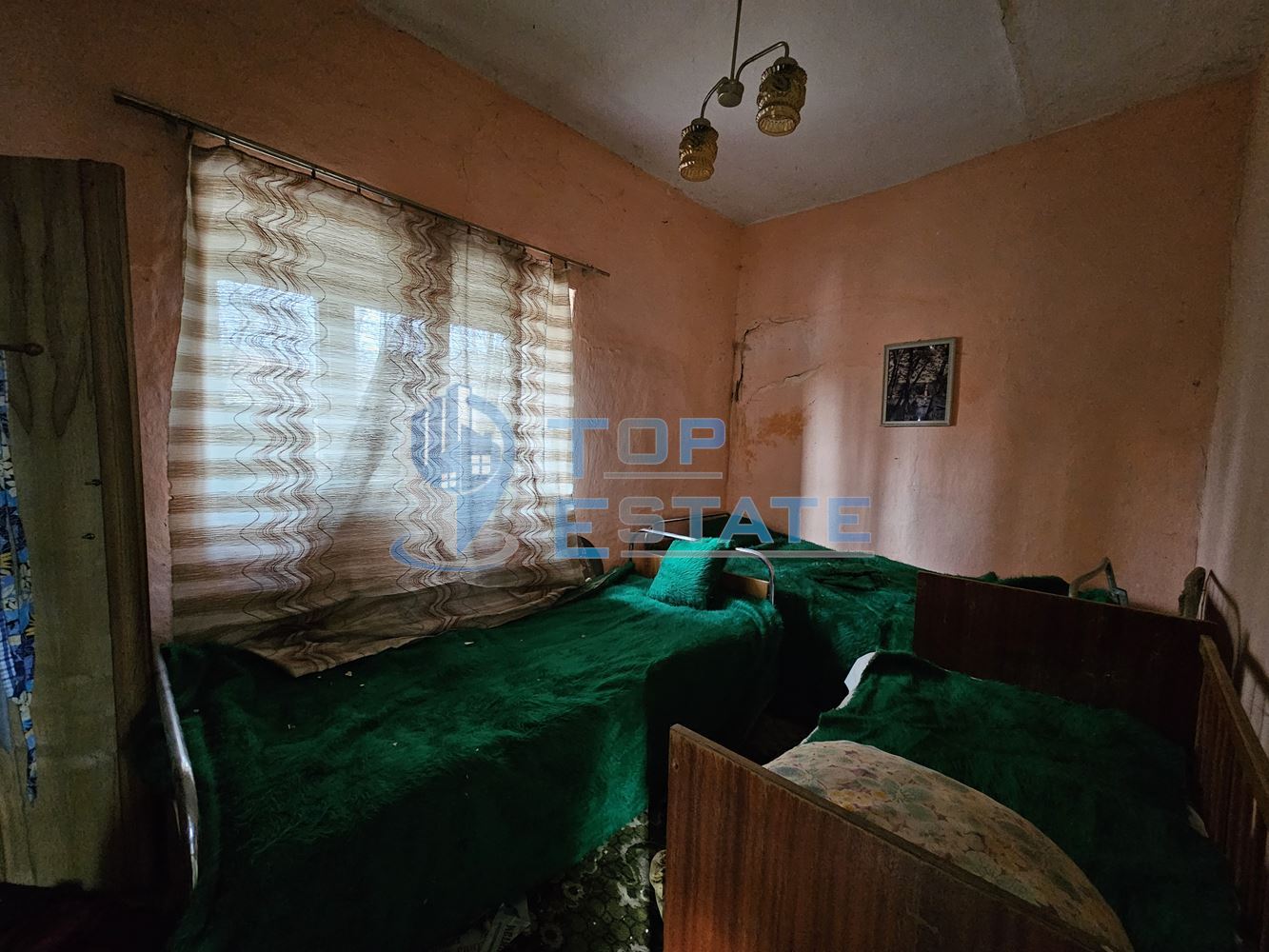 Тухлена къща с вътрешна тоалетна и голям двор в село Драгомирово, община Свищов - 0