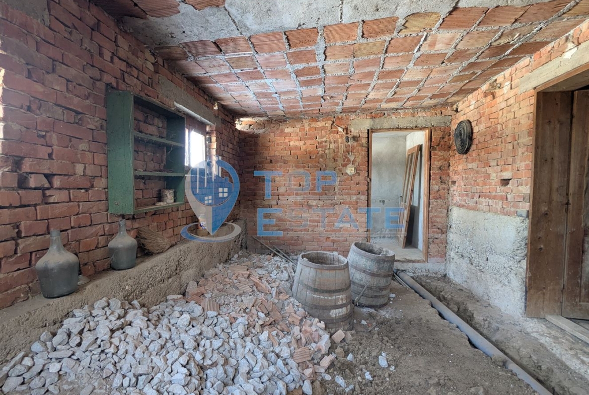 Двуетажна масивна къща с красива гледка в град Борово, област Русе - 0