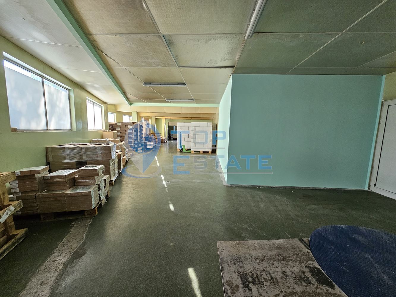 Промишленa сграда със собствен трафопост на главен път Русе - Свиленград в село Поликраище - 0