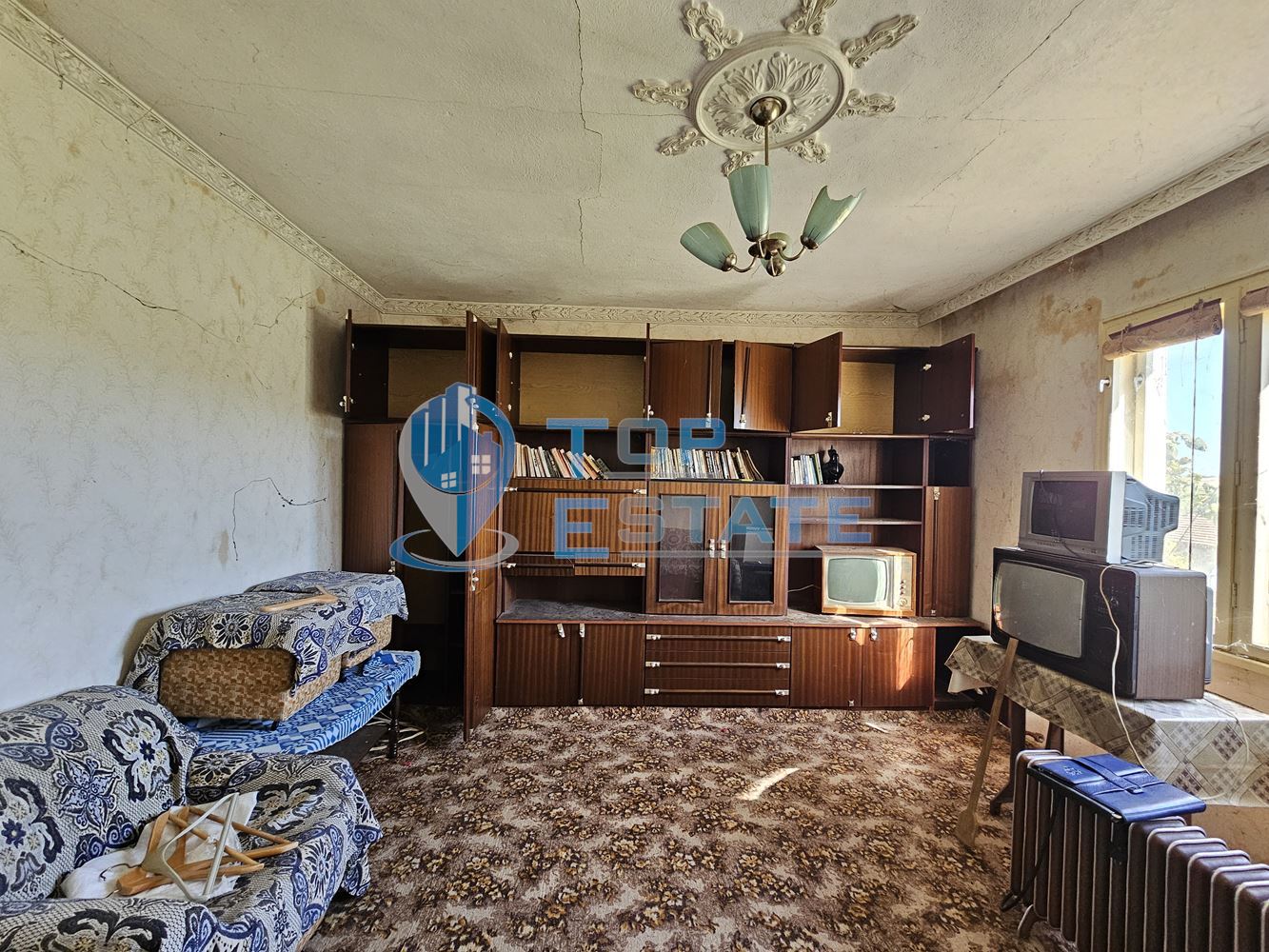 Тухлена къща с вътрешна тоалетна, гараж и голям двор в село Българско сливово, област В. Търново - 0