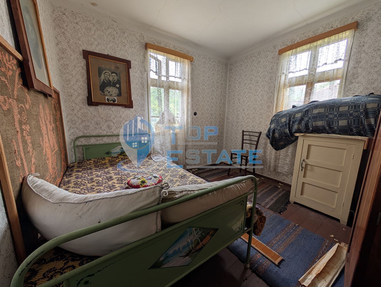 Двуетажна тухлена къща в близост до град Плачковци - 0