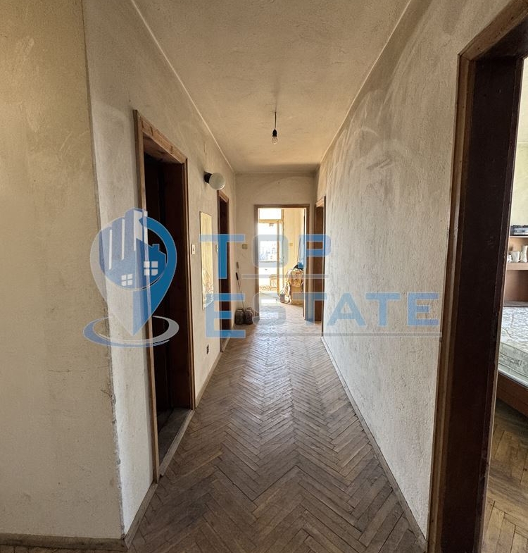 Тристаен тухлен апартамент в кв. Колю Фичето, град Велико Търново - 0