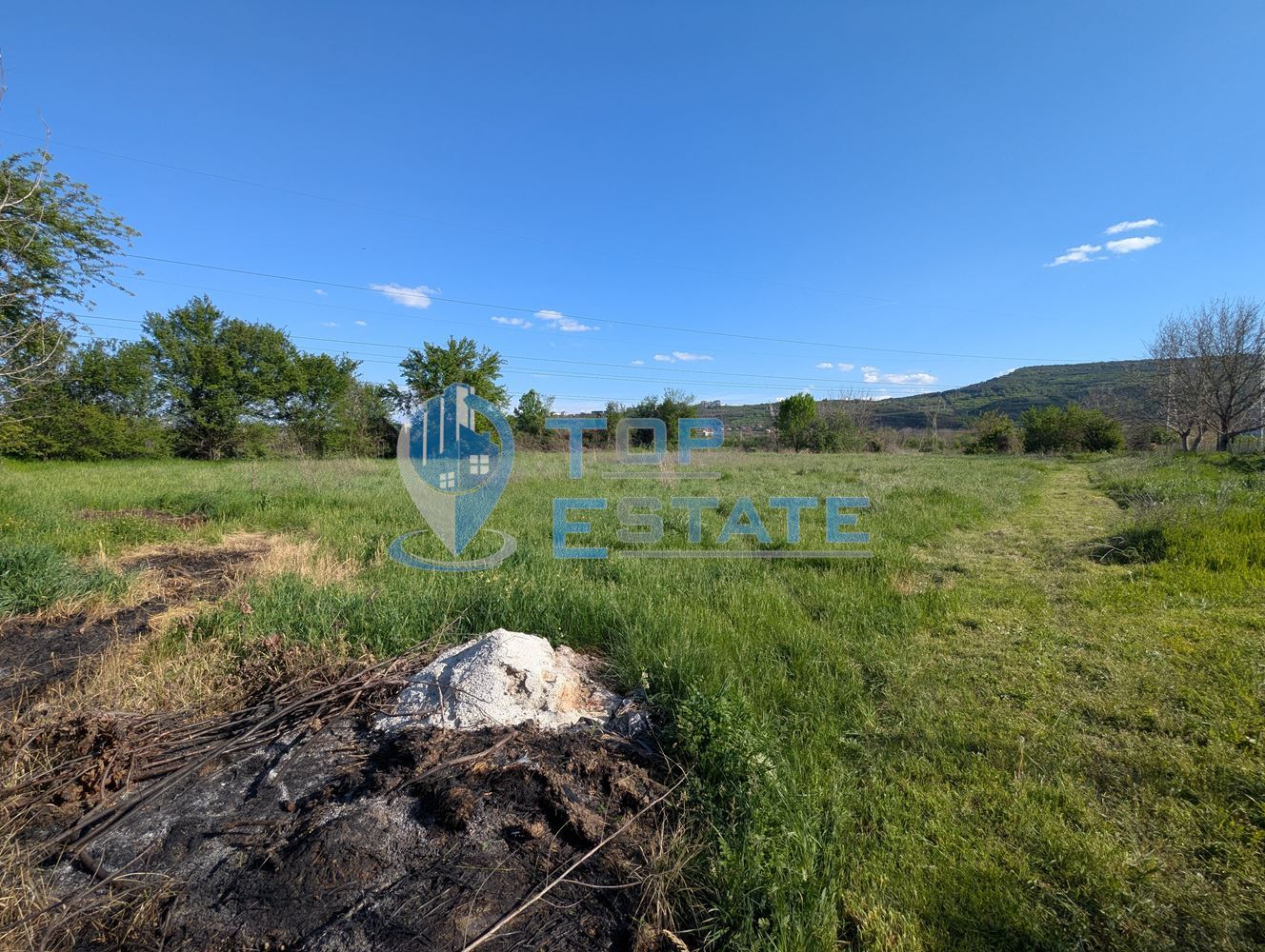 Голям парцел в регулация в покрайнните на село Първомайци, област Велико Търново - 0