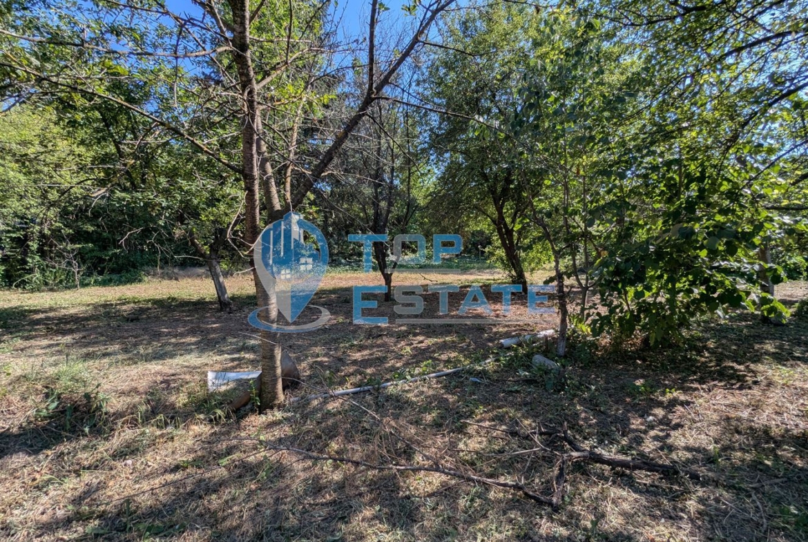 Тухлена къща на тиха и спокойна улица в село Поликраище, област Велико Търново - 0