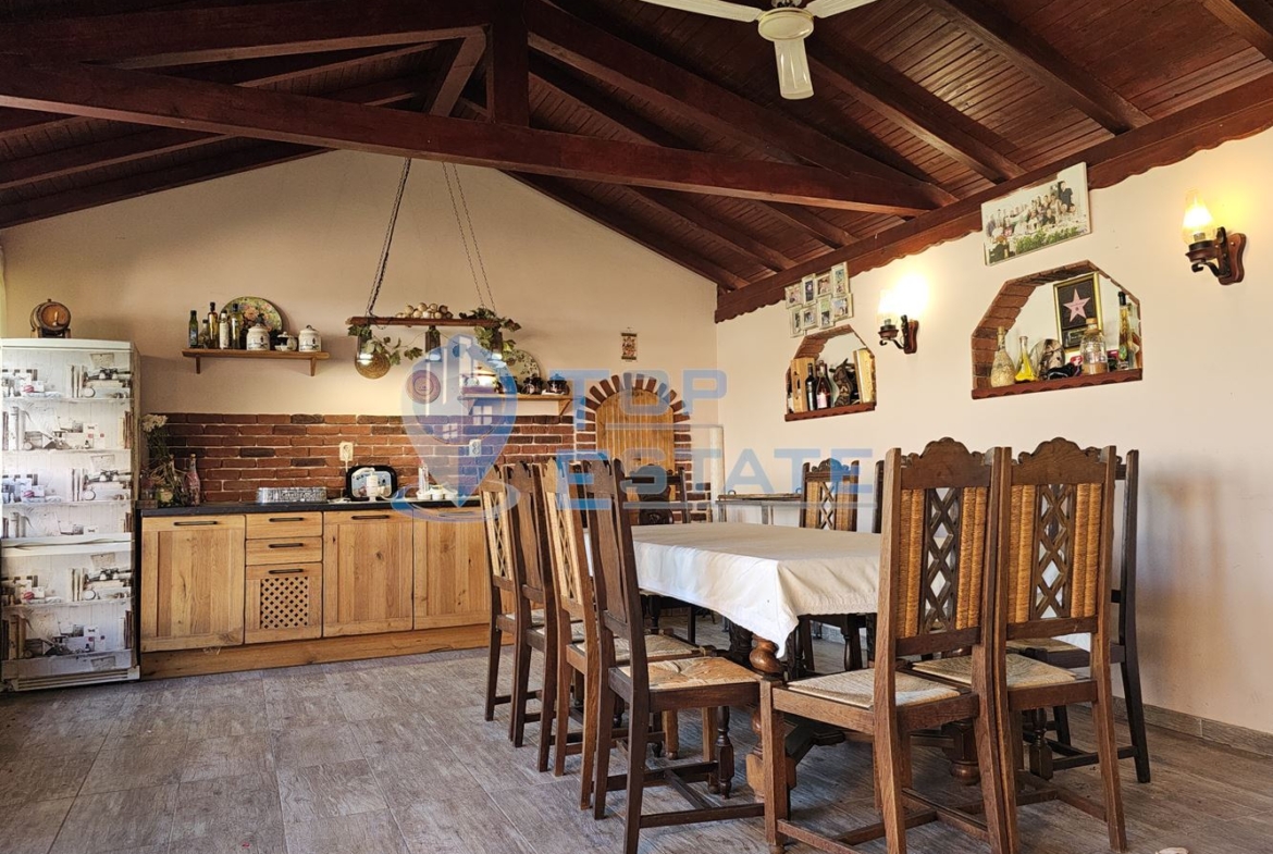 Обзаведена къща с три спални, барбекю, двор и гараж в село Поликраище, област Велико Търново - 0