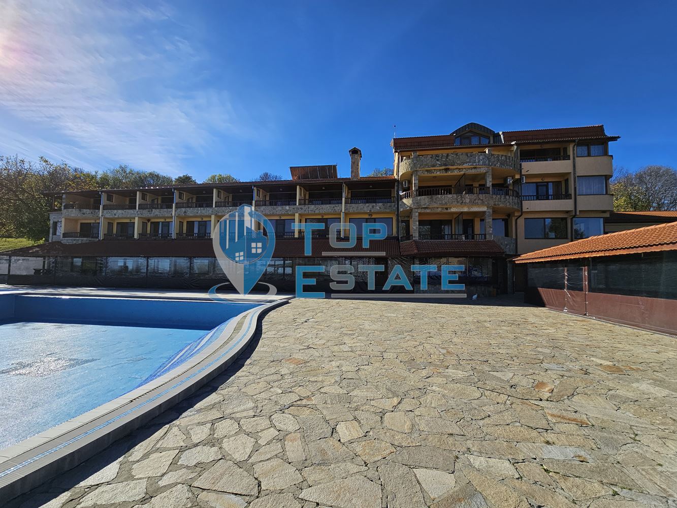 Хотел с три басейна и прекрасна панорама над гр. Лясковец-0 Хотел с три басейна и прекрасна панорама над гр. Лясковец - 0