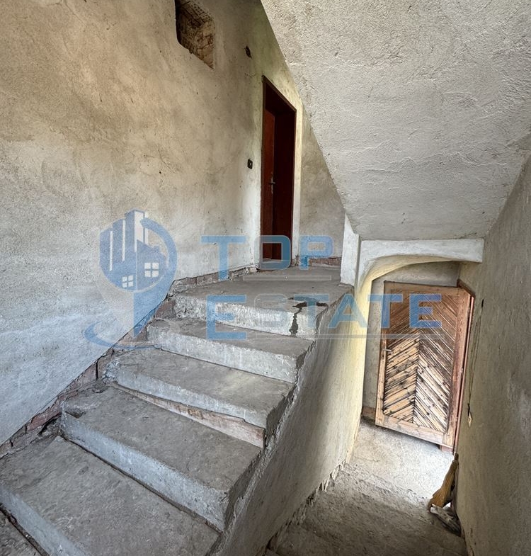 Етаж от къща със сутеренен етаж в град Павликени, област Велико Търново - 0