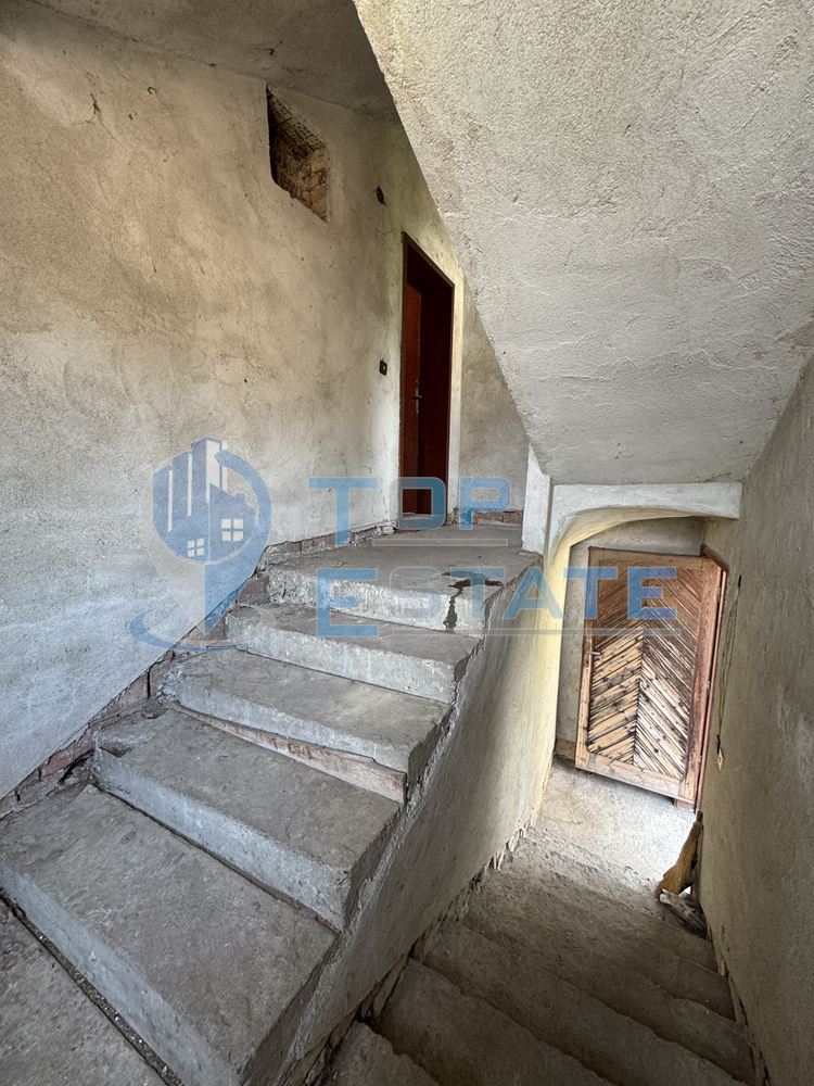 Етаж от къща със сутеренен етаж в град Павликени, област Велико Търново - 0