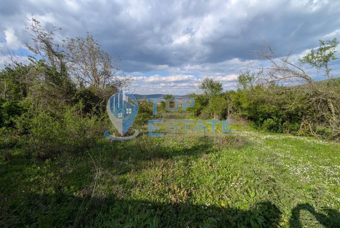 Парцел в регулация с красива панорама в село Джулюница - 0