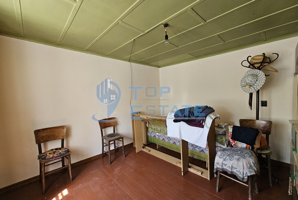 Двуетажна тухлена къща с гараж и голям двор в село Добромирка - 0