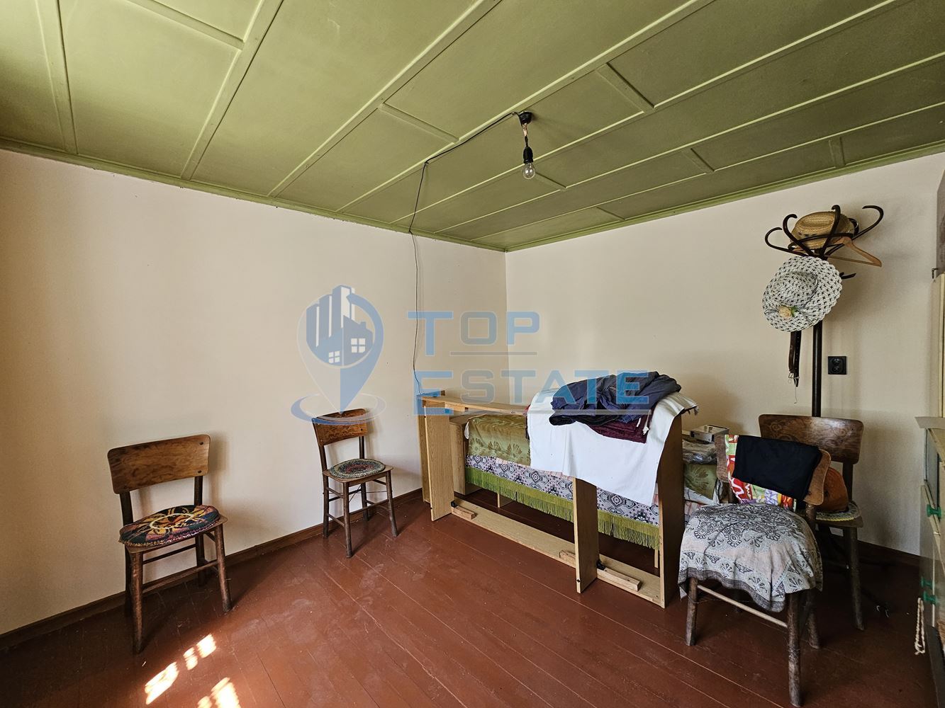 Двуетажна тухлена къща с гараж и голям двор в село Добромирка - 0