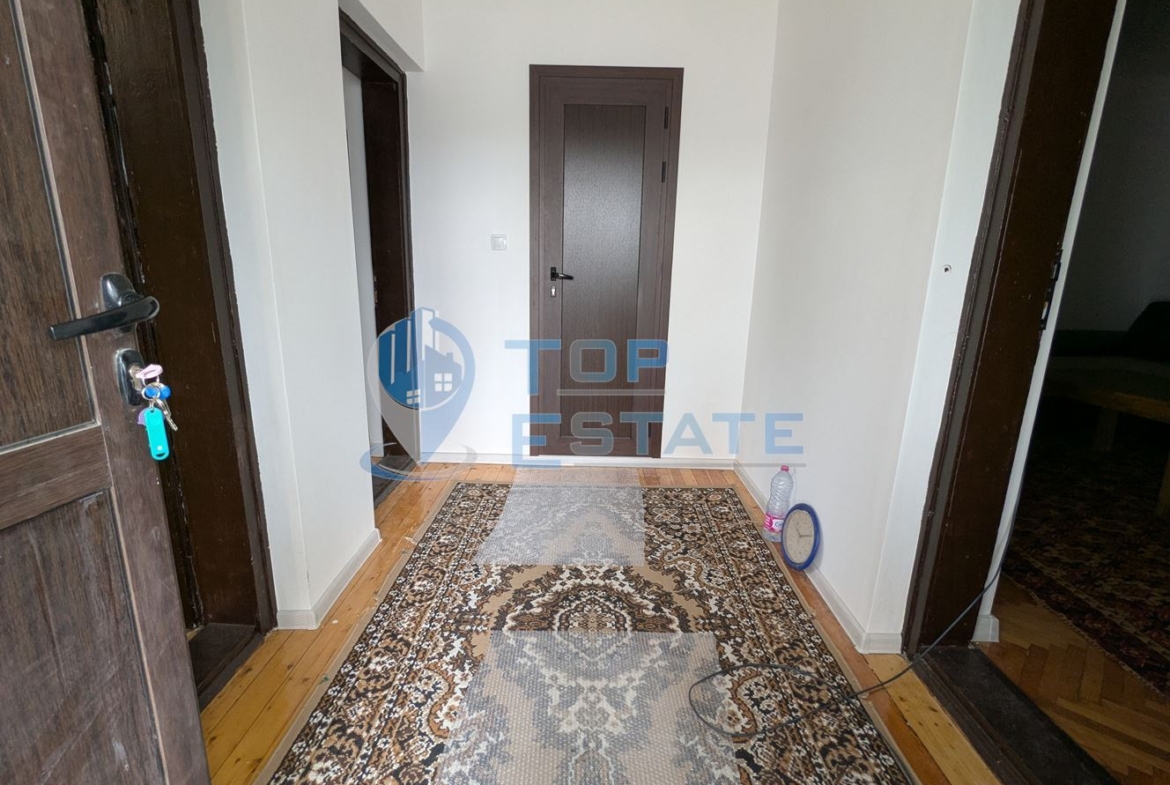 Двуетажна реновирана тухлена къща на центъра на село Поликраище, област Велико Търново - 0