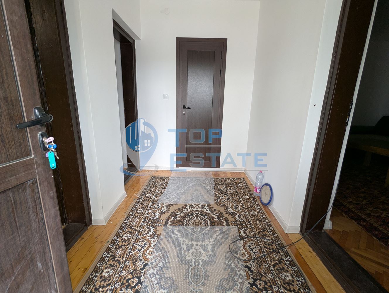 Двуетажна реновирана тухлена къща на центъра на село Поликраище, област Велико Търново - 0