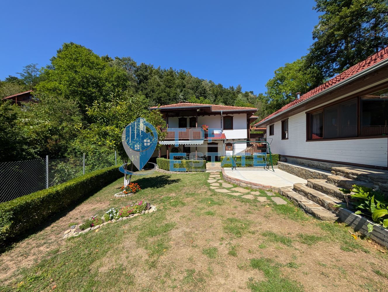 Реновирана двуетажна къща в Тревненския балкан - 0