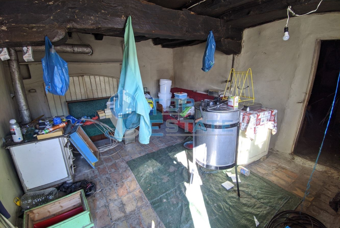 Старинна къща с голям двор в село Мусина - 0