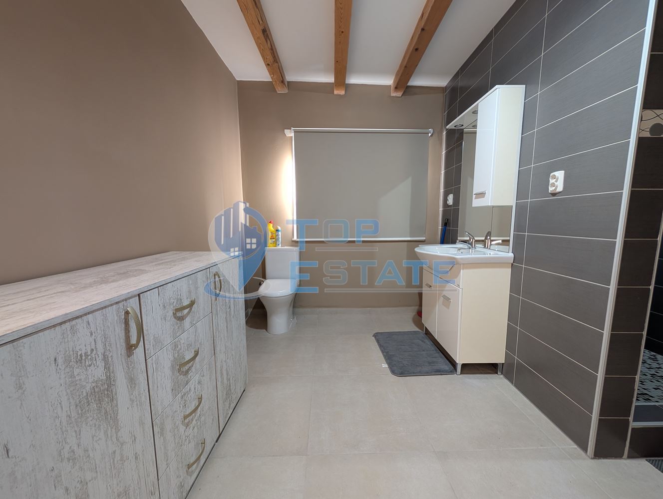 Реновирана тухлена къща с красива панорама и басейн в село Садина-0 Реновирана тухлена къща с красива панорама и басейн в село Садина - 0