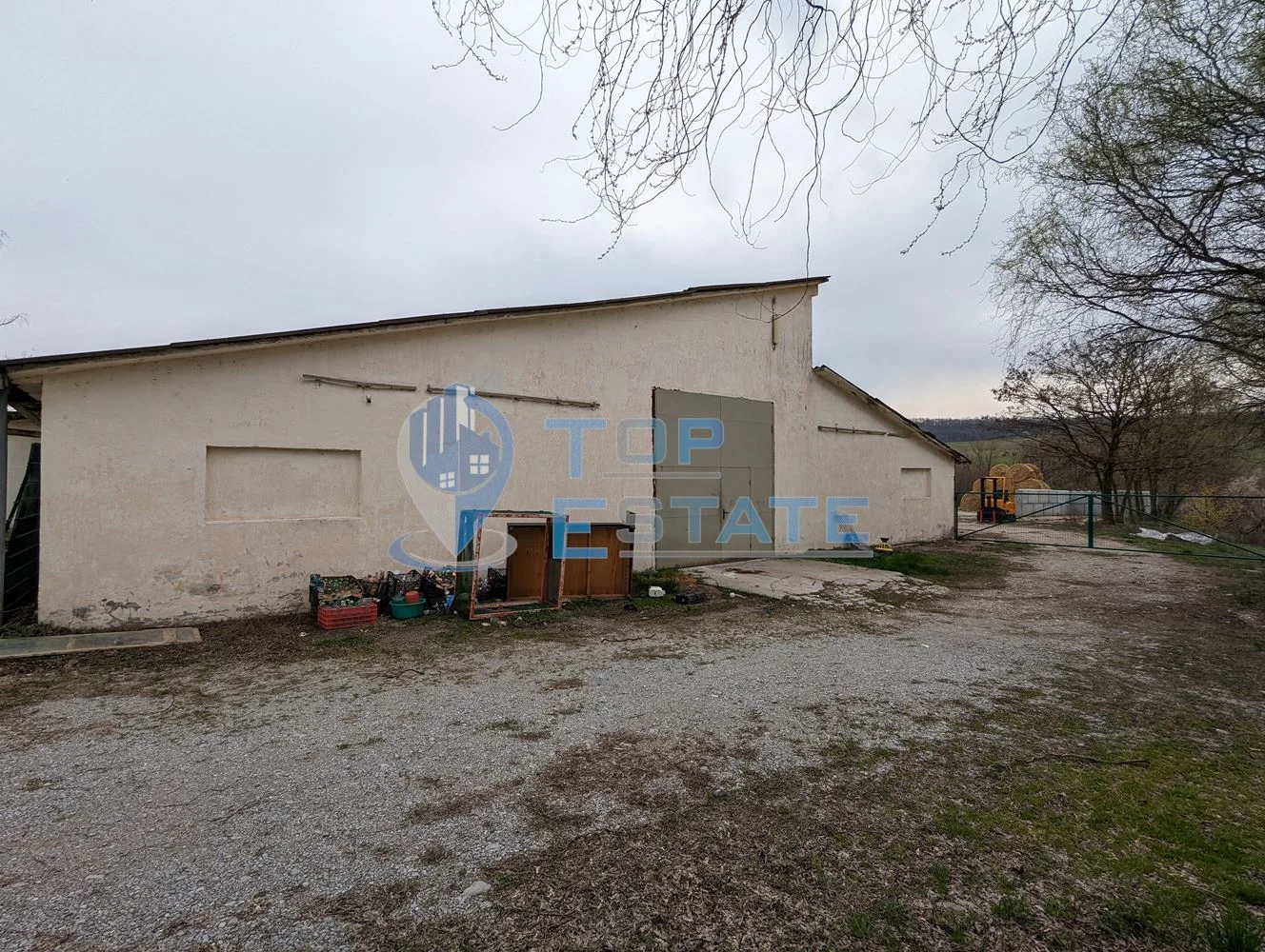 Промишлено помещение за отглеждане на птици в село Присово - 0