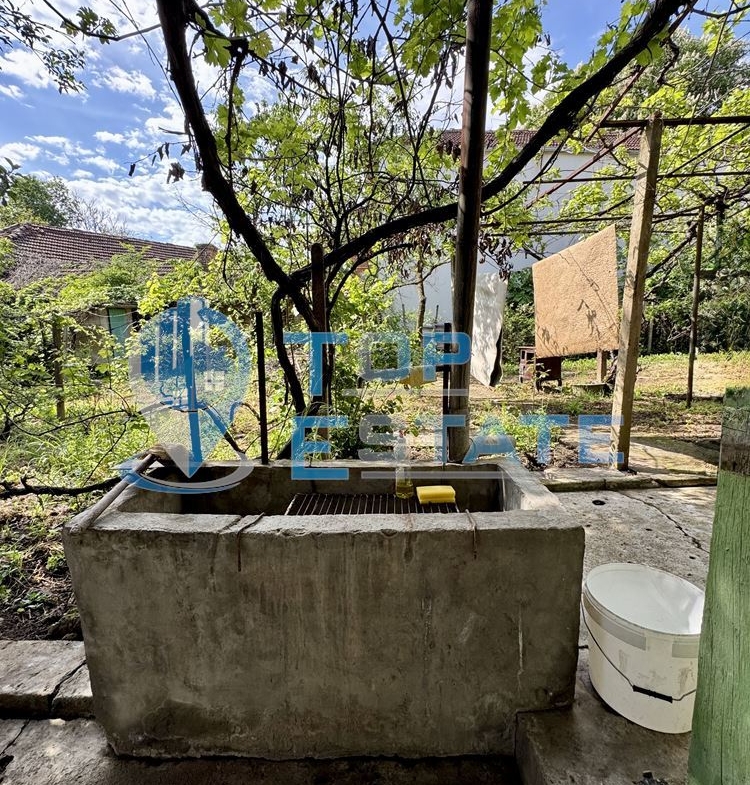 Тухлена къща с допълнителни постройки в село Миндя, област Велико Търново - 0