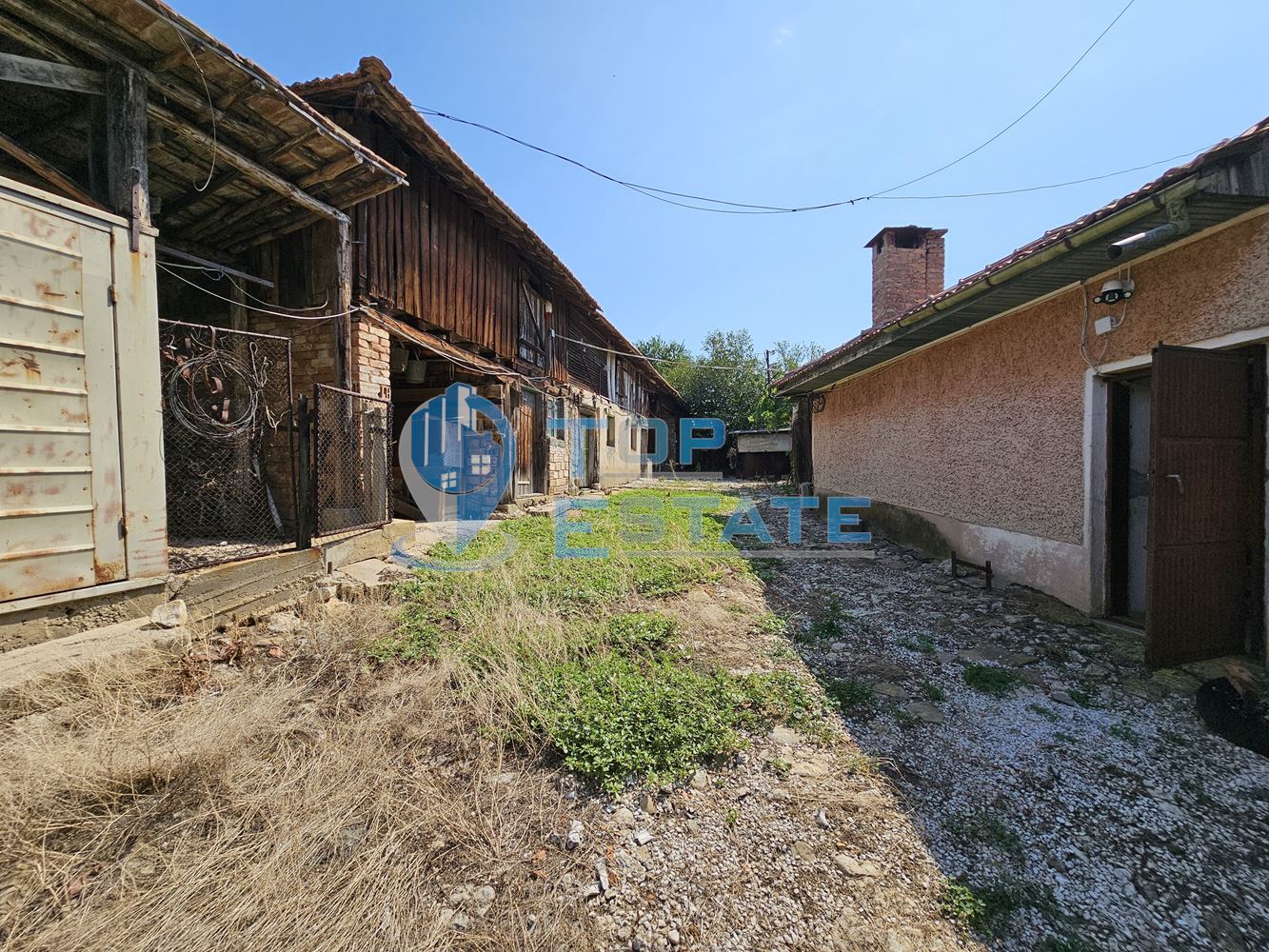 Двуетажна тухлена къща с гараж и голям двор в село Добромирка - 0