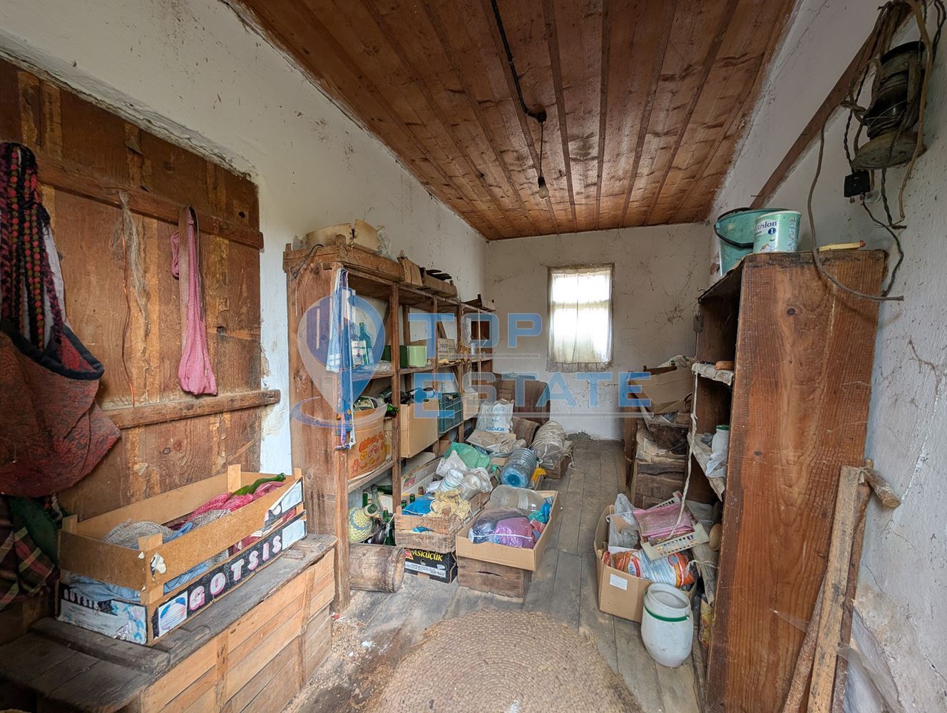 Двуетажна старинна къща с кладенец в село Малки Вършец - 0