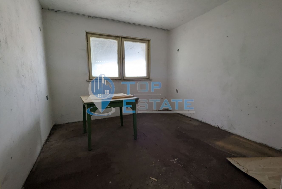 Двуетажна масивна къща в град Стражица, област Велико Търново - 0