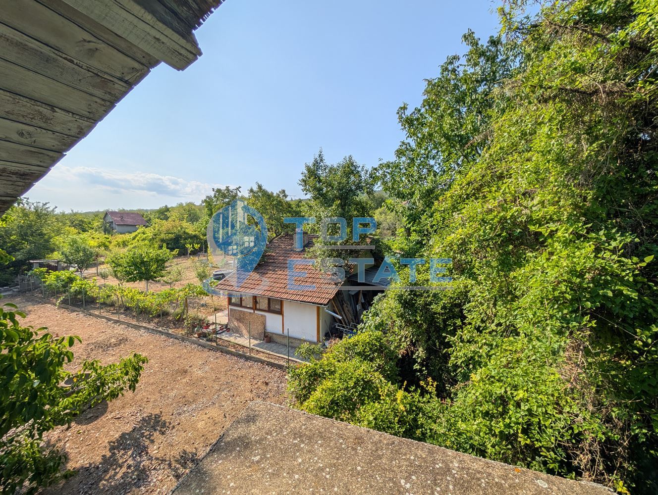 Двуетажна масивна вила в местност Арбанашко бърдо-0 Двуетажна масивна вила в местност Арбанашко бърдо - 0