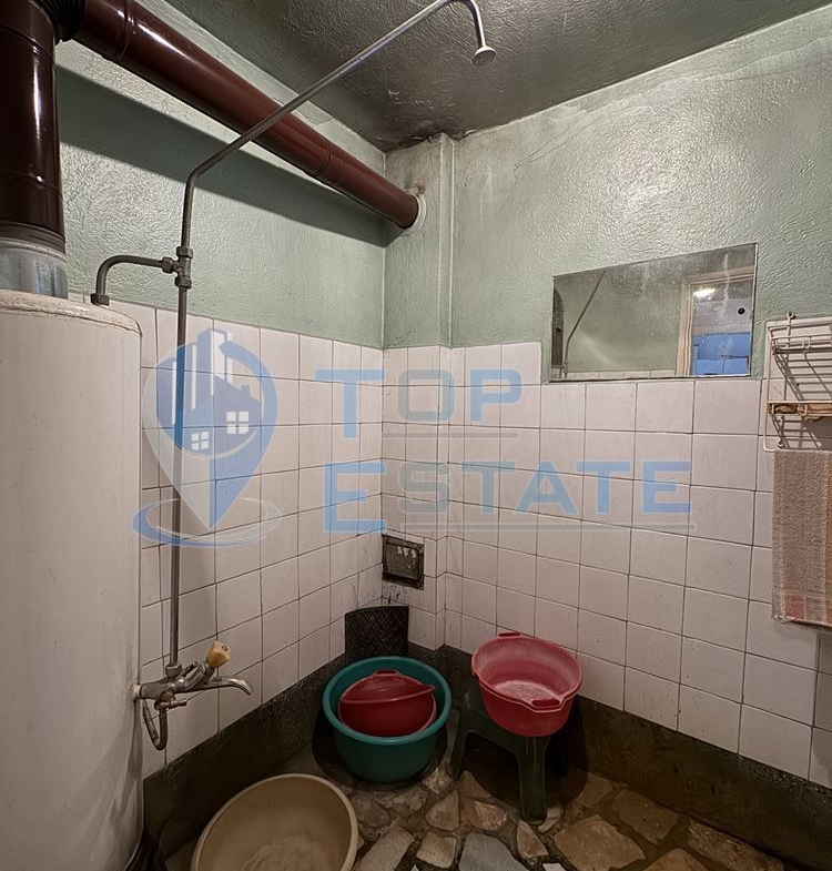 Двуетажна тухлена къща с гараж в с. Константин, област Велико Търново - 0