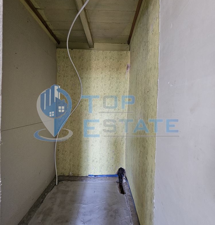 Реновирана къща с голям двор и гараж в село Самоводене - 0