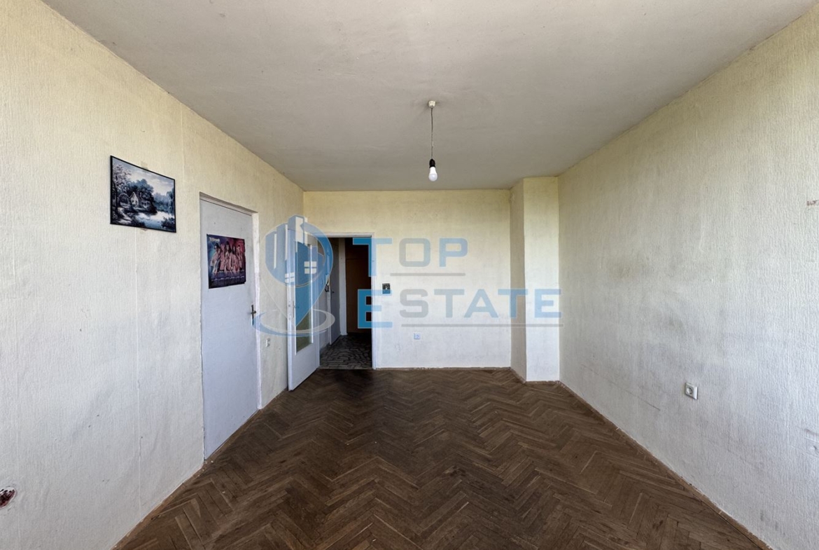 Тристаен тухлен апартамент в квартал Бузлуджа, град Велико Търново - 0