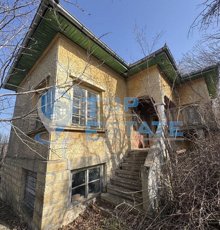 Две къщи с два кладенеца в село Сушица, област Велико Търново - 0