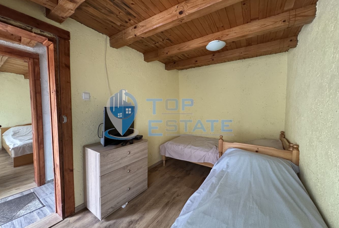 Двуетажна къща с панорамна гледка в гр. Елена, област Велико Търново - 0