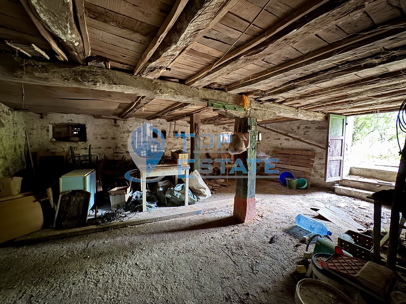 Голяма двуетажна тухлена къща в село Янтра, област Габрово. - 0