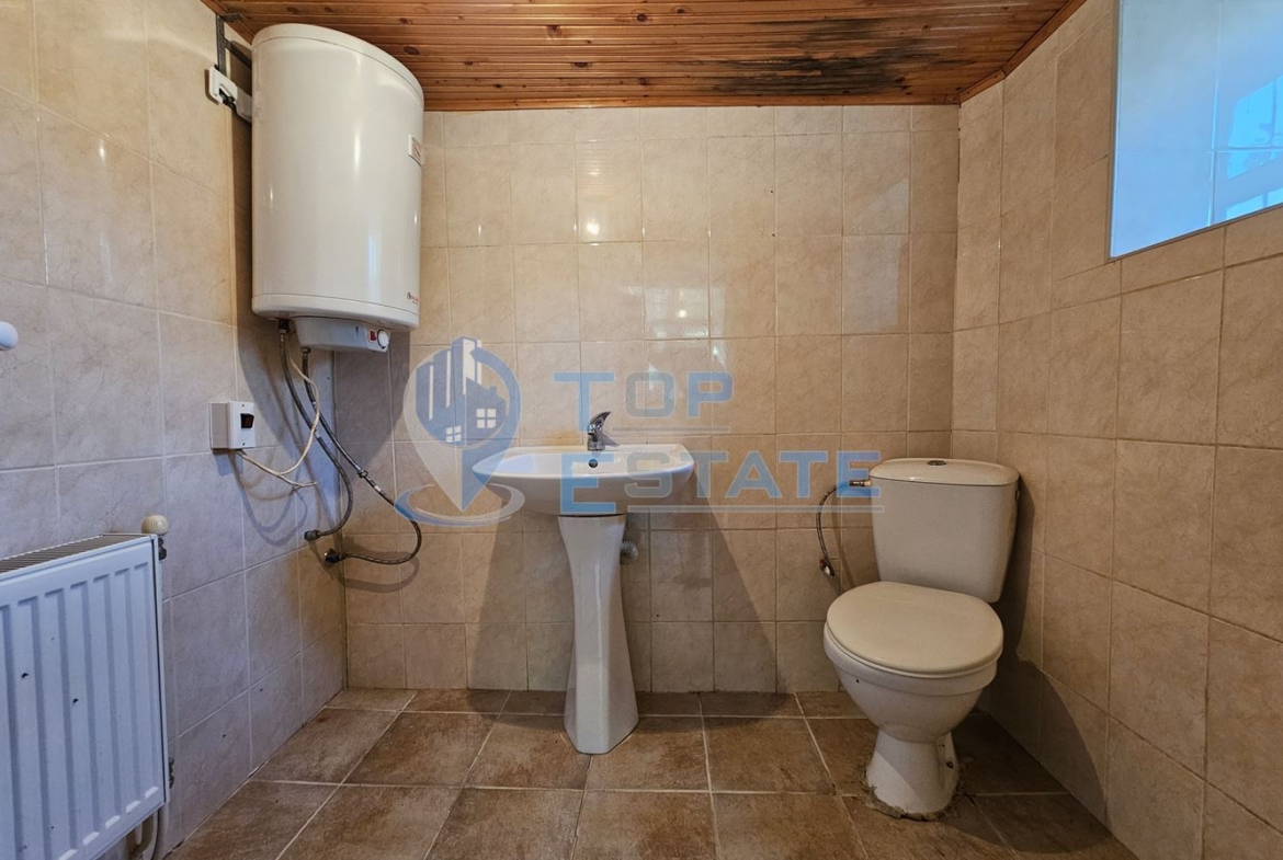 Ремонтирана и обзаведена къща с два санитарни възела в село Хотница, област Велико Търново - 0