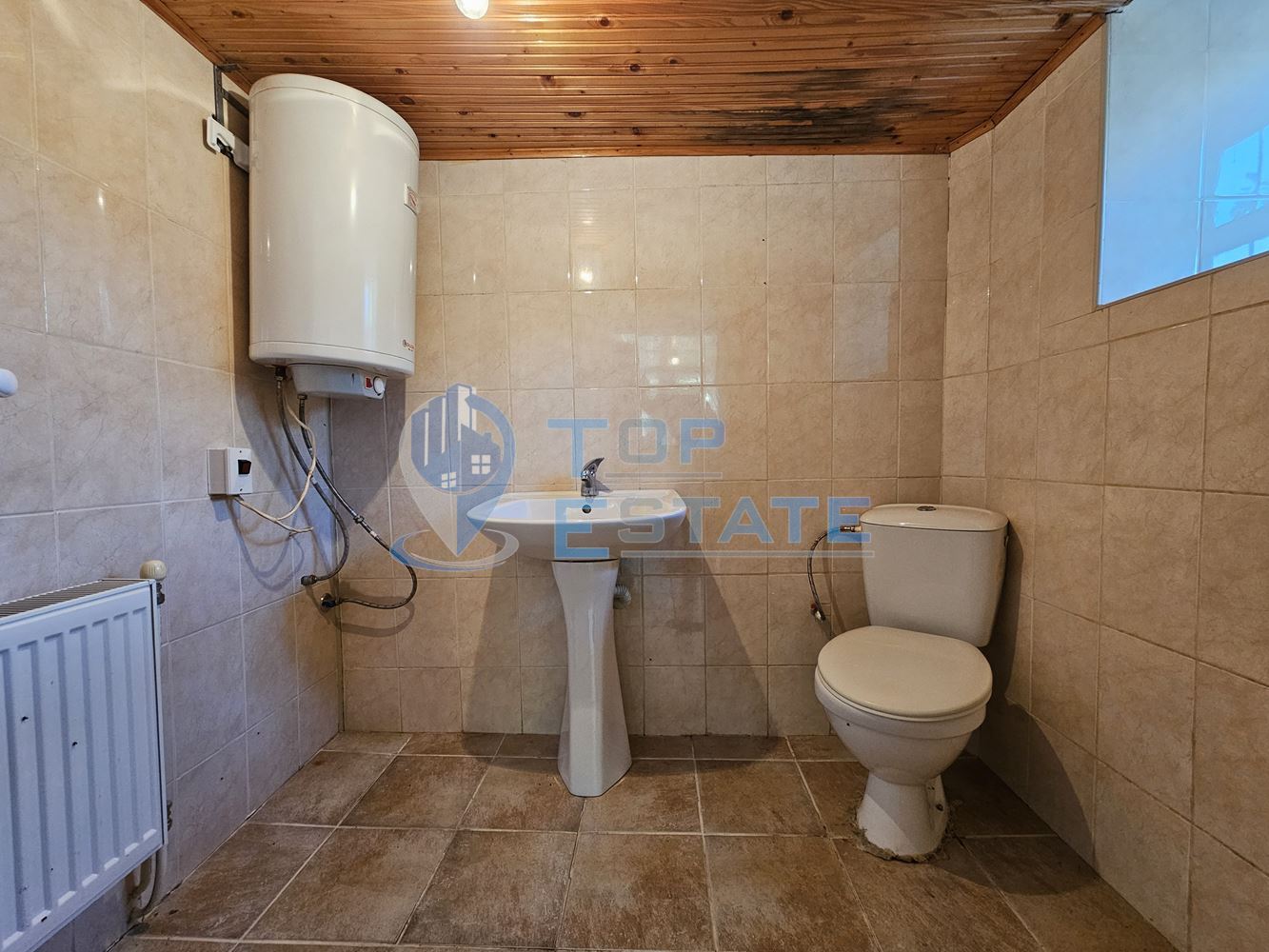 Ремонтирана и обзаведена къща с два санитарни възела в село Хотница, област Велико Търново - 0