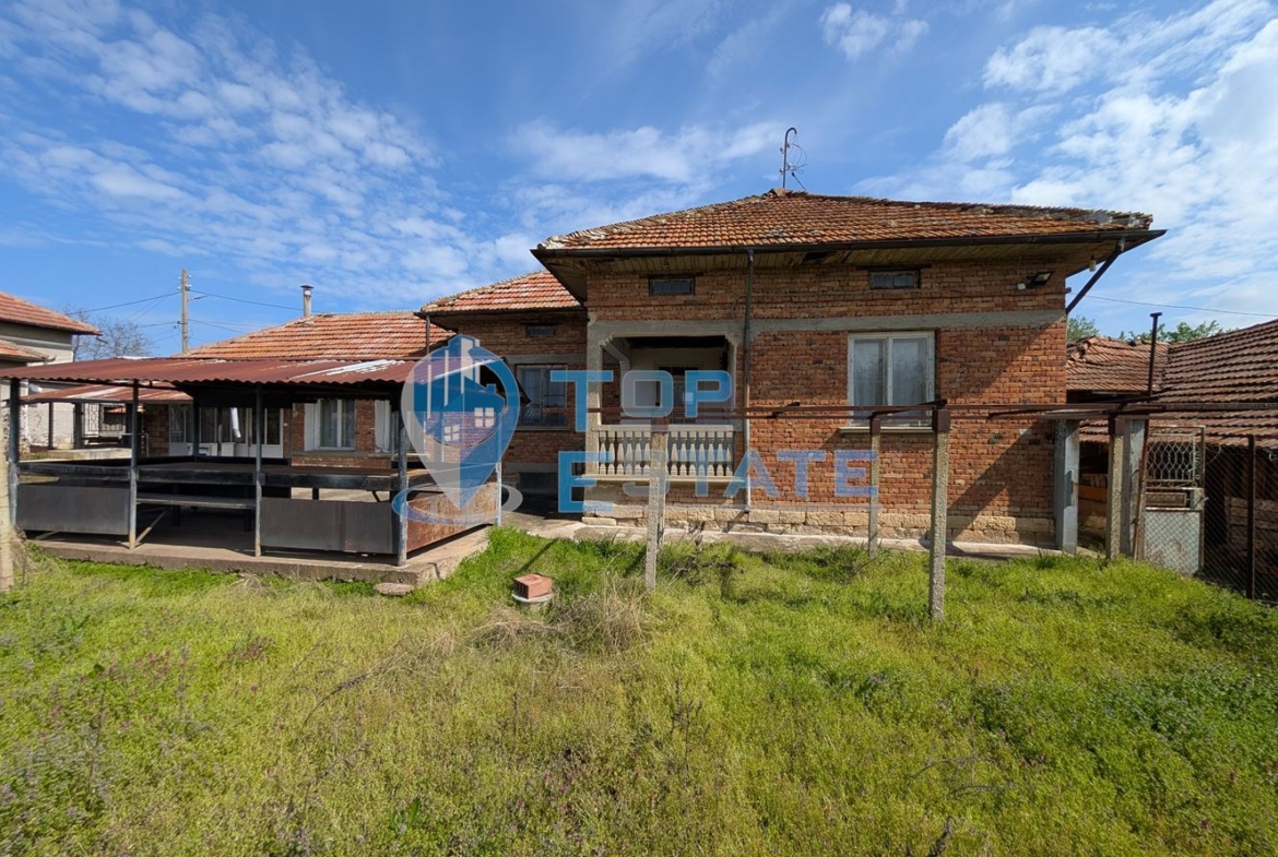 Едноетажна тухлена къща с гараж в село Павел - 0