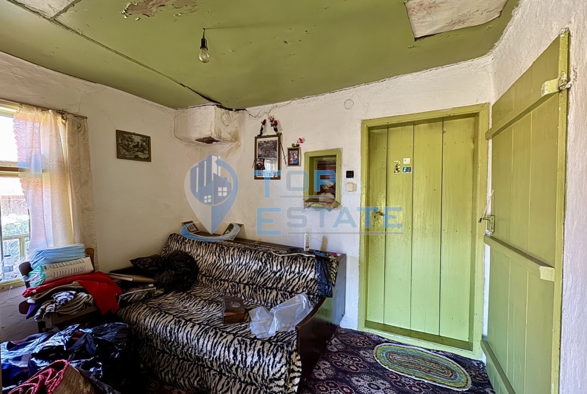 Здрава къща във високата част на село Джулюница, област Велико Търново - 0