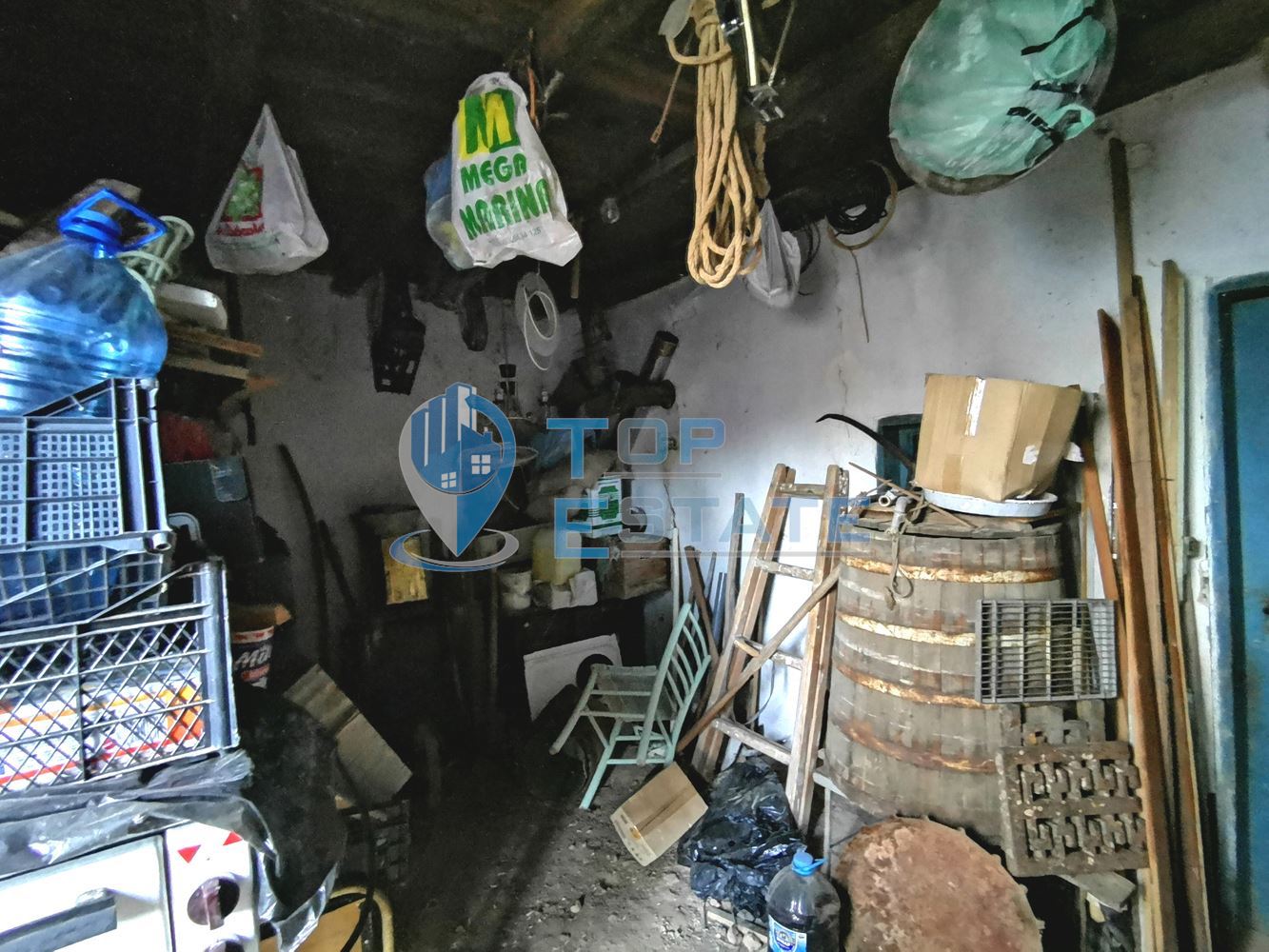 Двуетажна тухлена къща с вътрешна баня с тоалетна в с. Дъскот-0 Двуетажна тухлена къща с вътрешна баня с тоалетна в с. Дъскот - 0