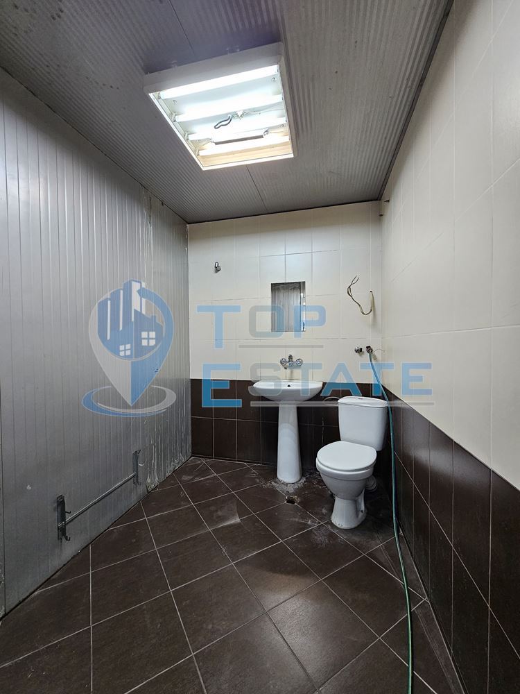 Просторен склад под наем на главен път София – Варна-0 Просторен склад под наем на главен път София - Варна - 0