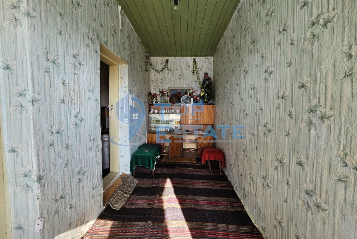 Голяма едноетажна тухлена къща с гараж в село Страхилово - 0