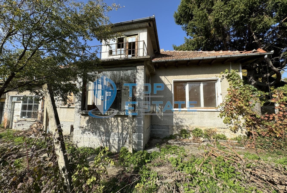 Тухлена къща с гараж и голям двор в с. Драганово, област Велико Търново - 0