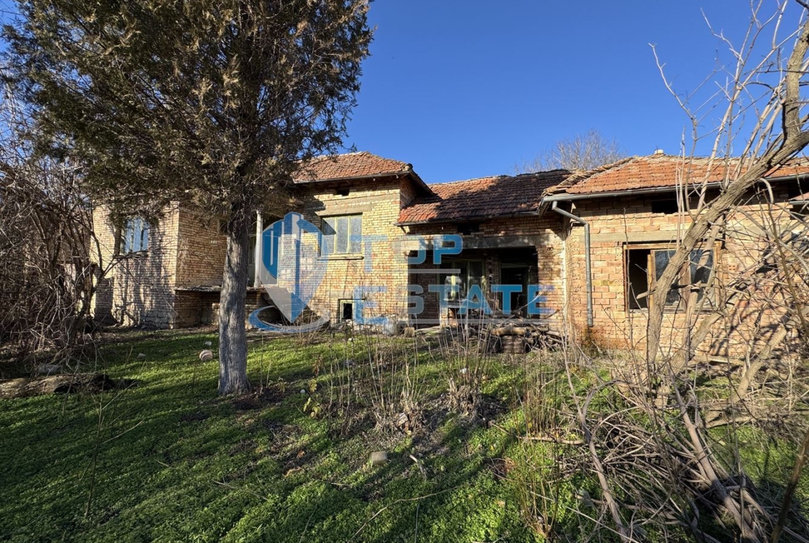Здрава тухлена къща с голям двор в с. Масларево, област Велико Търново. - 0