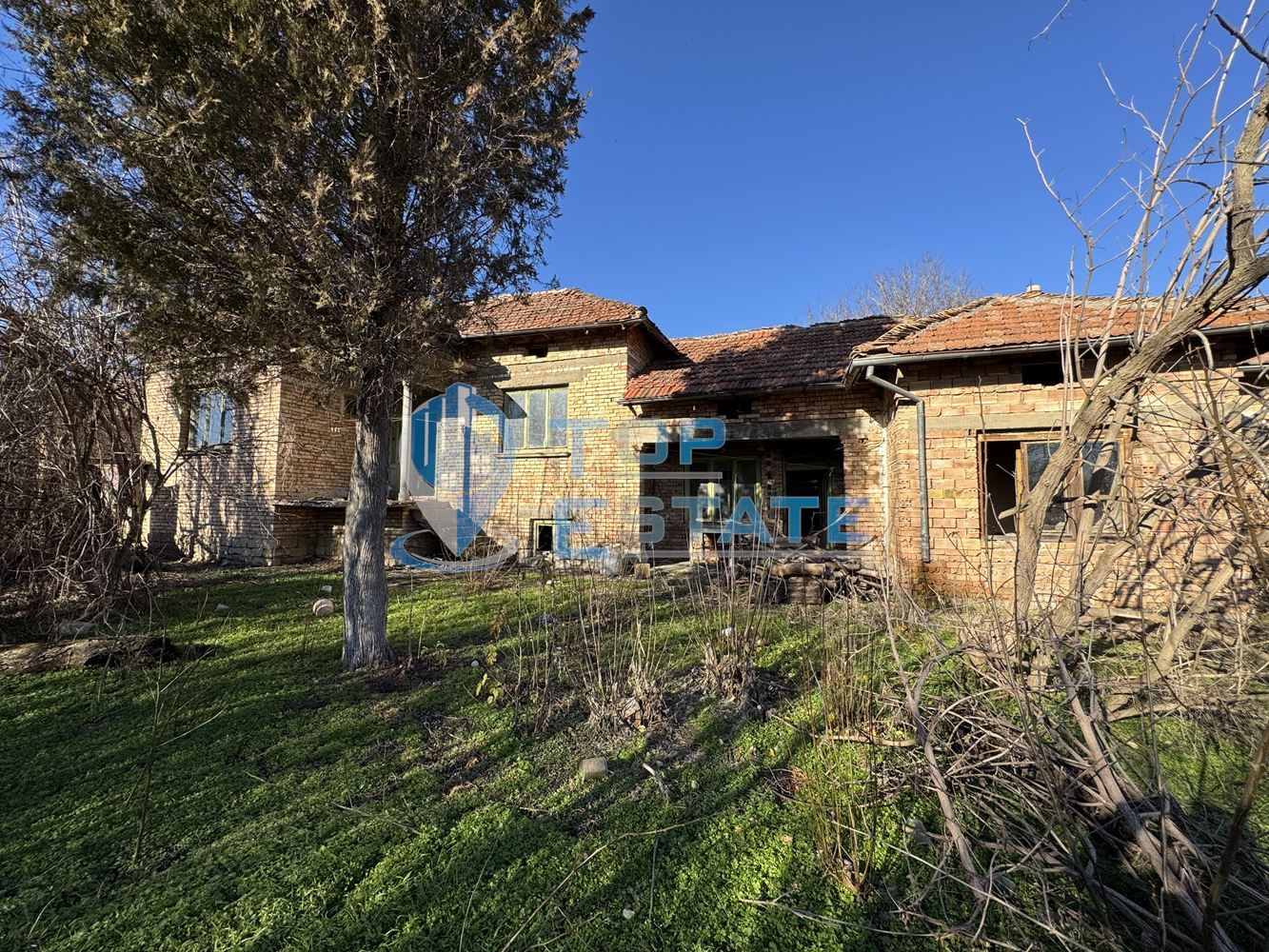 Здрава тухлена къща с голям двор в с. Масларево, област Велико Търново. - 0