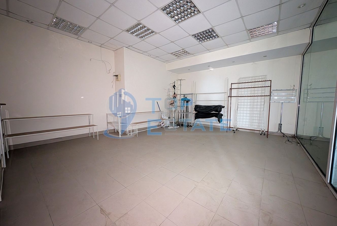 Две помещения за търговска дейност в централната част на град Велико Търново - 0