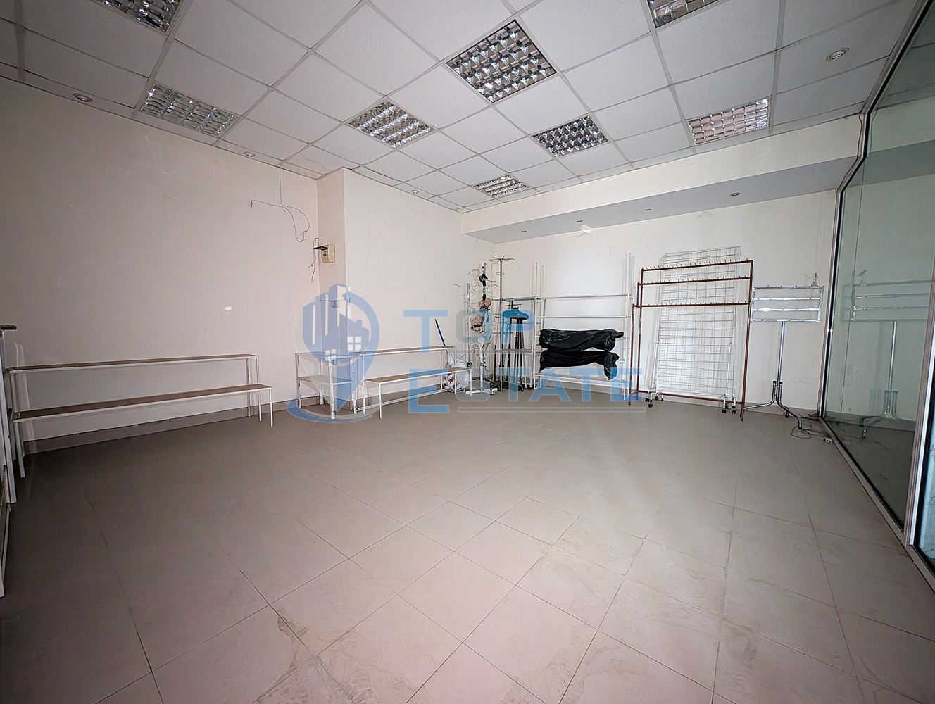 Две помещения за търговска дейност в централната част на град Велико Търново - 0