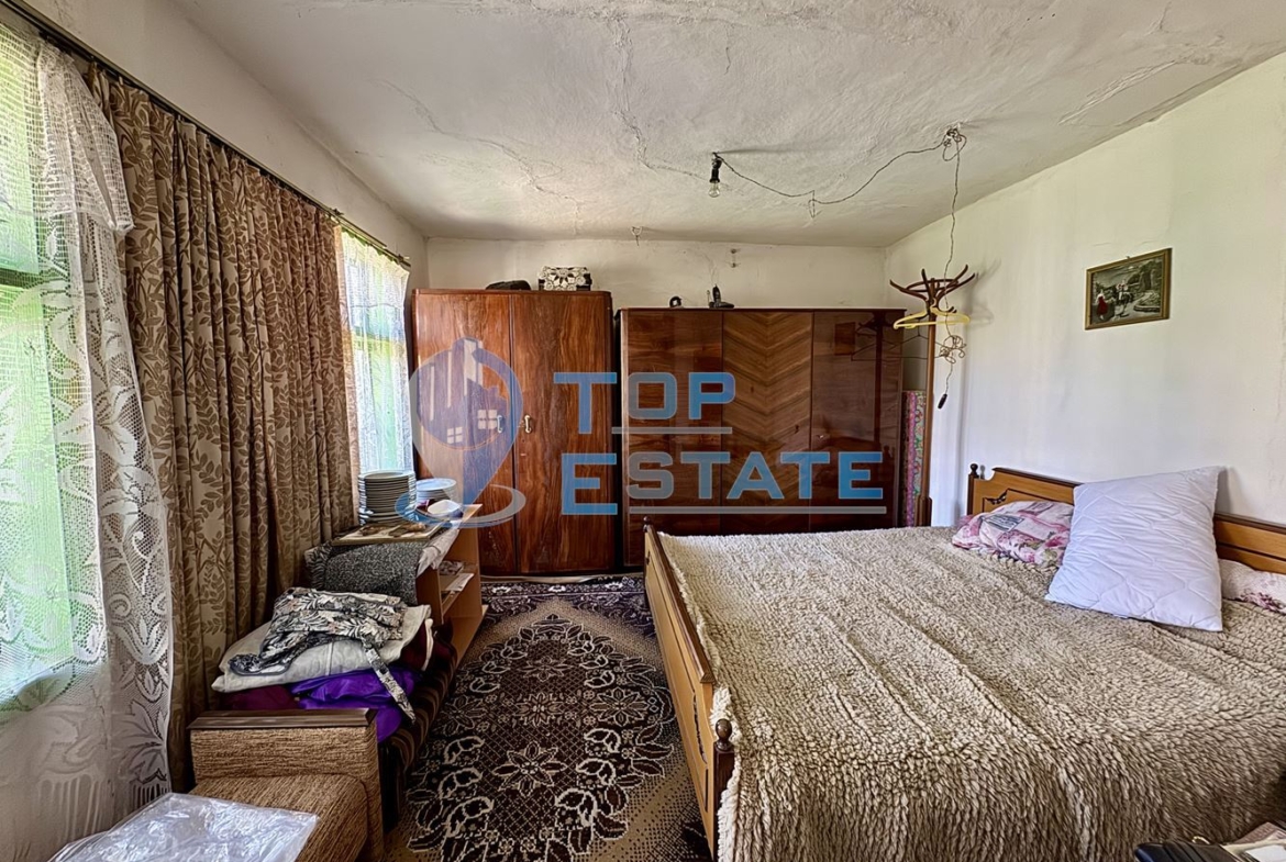 Здрава къща във високата част на село Джулюница, област Велико Търново - 0